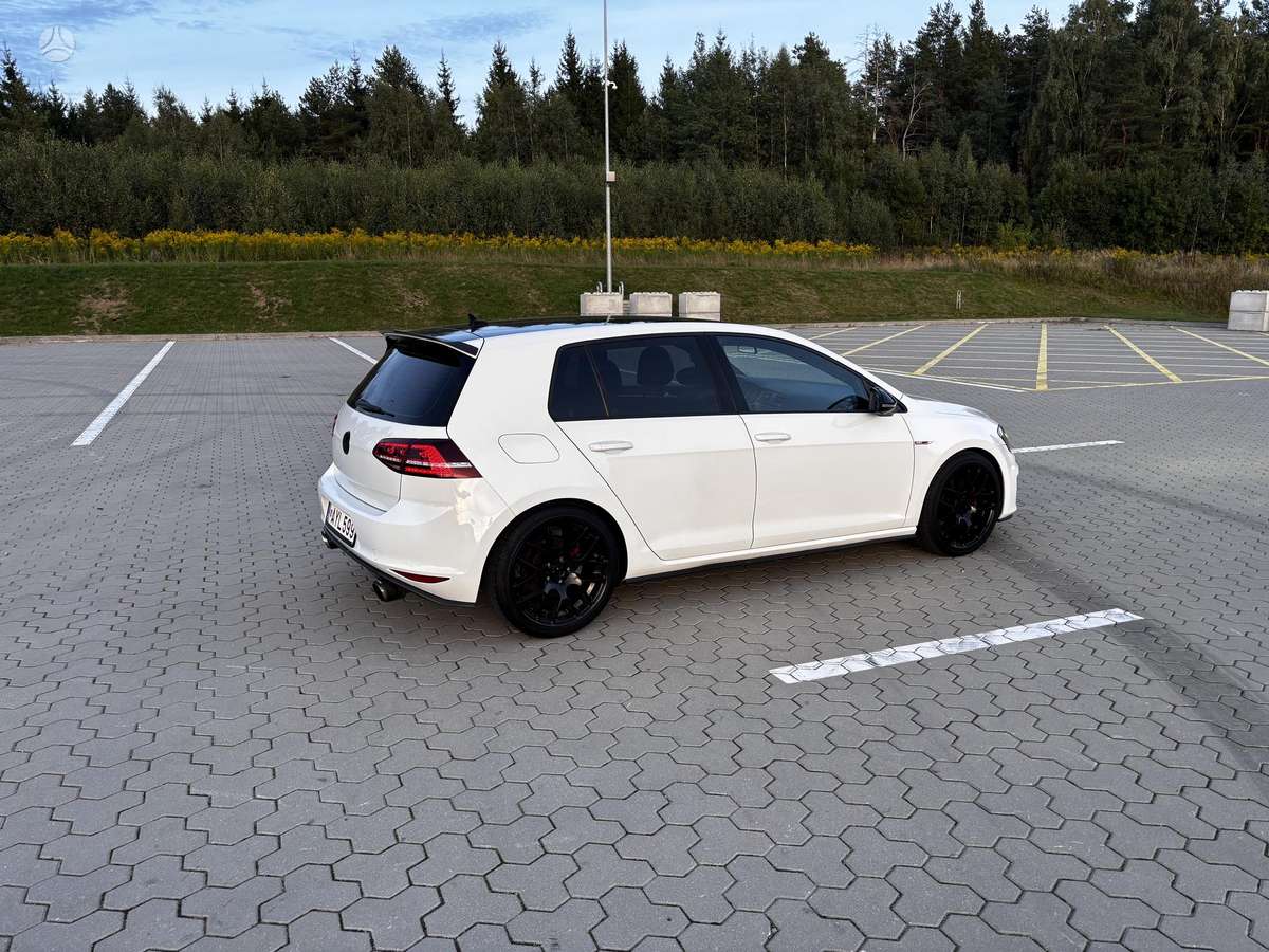 Volkswagen Golf - 3
