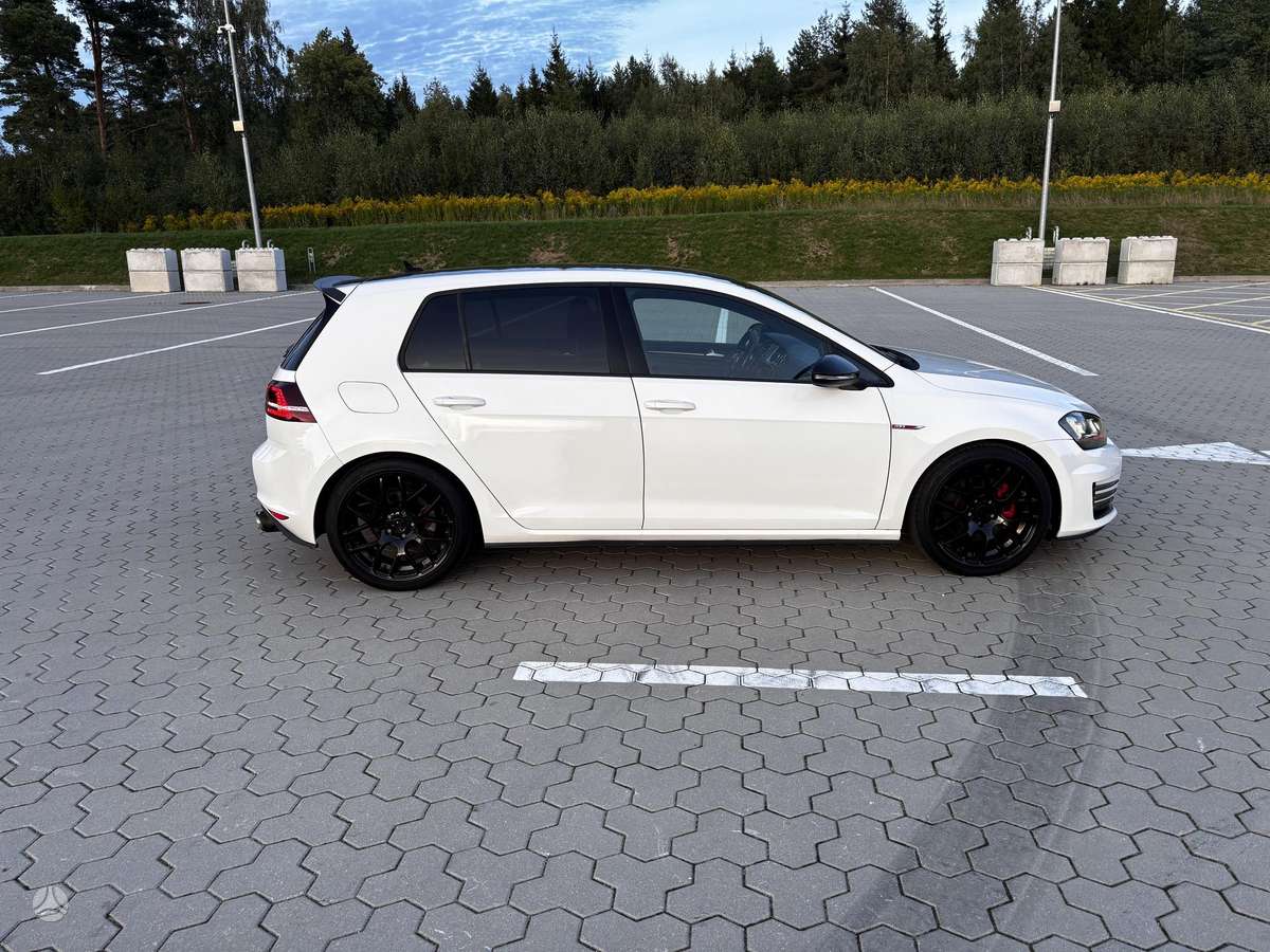 Volkswagen Golf - 4