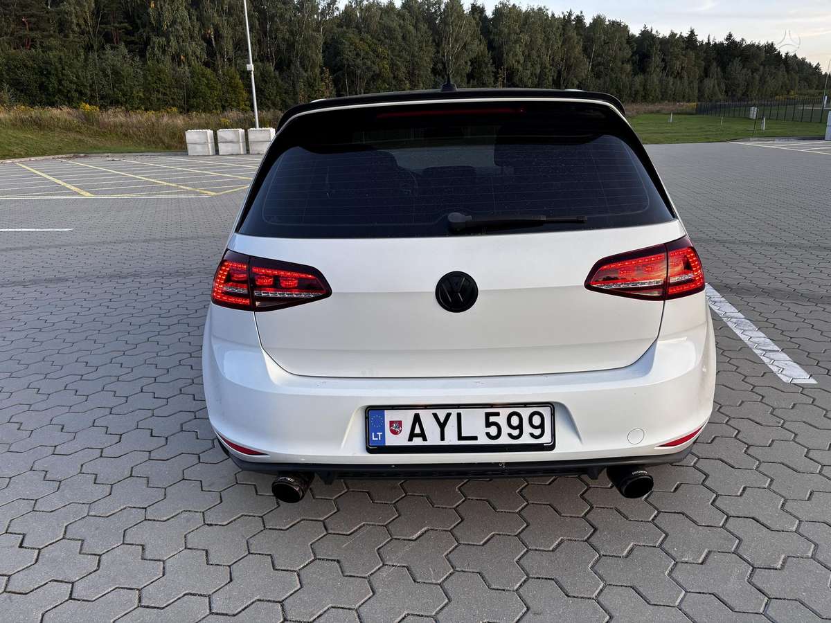 Volkswagen Golf - 5
