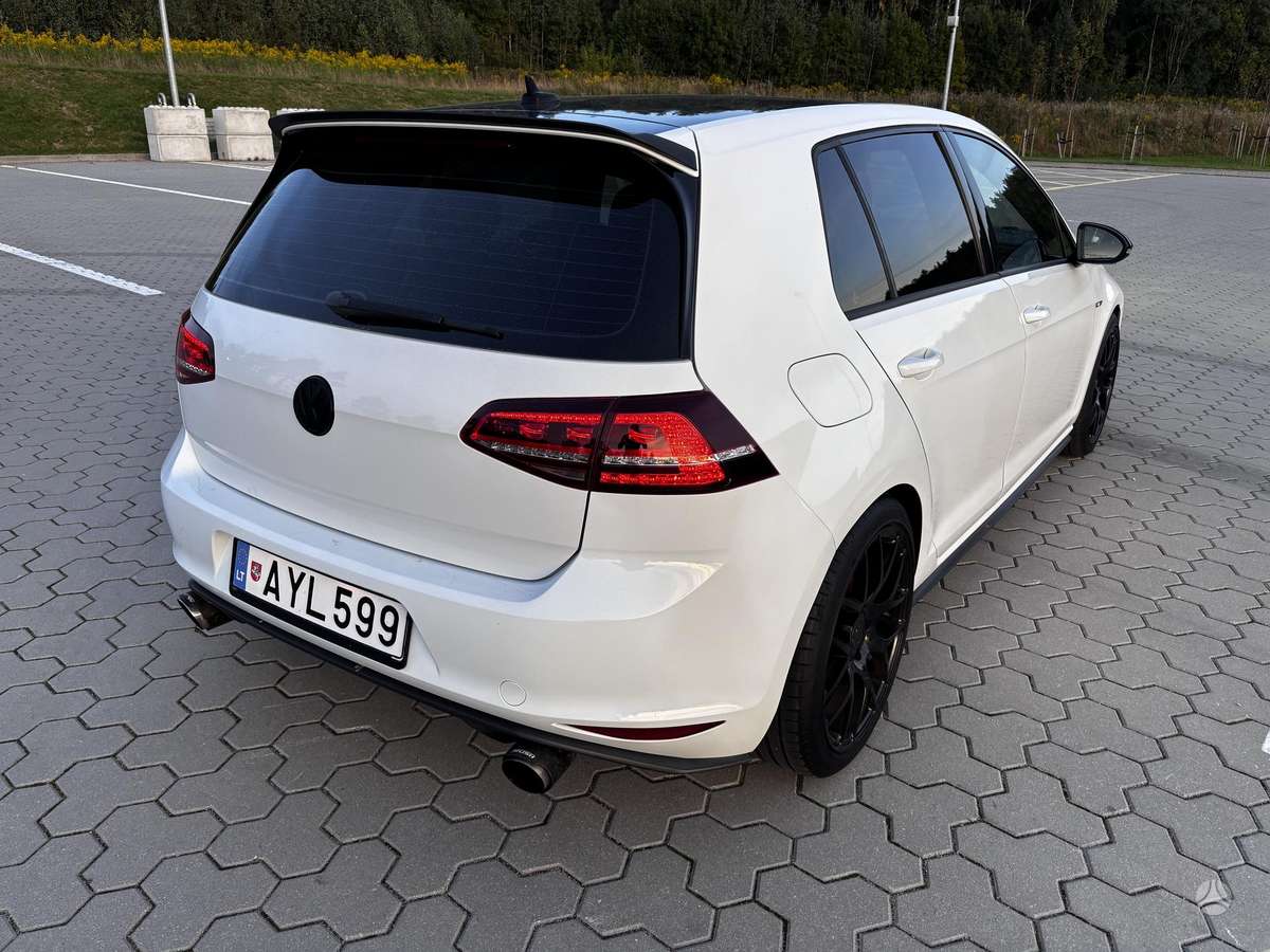 Volkswagen Golf - 6