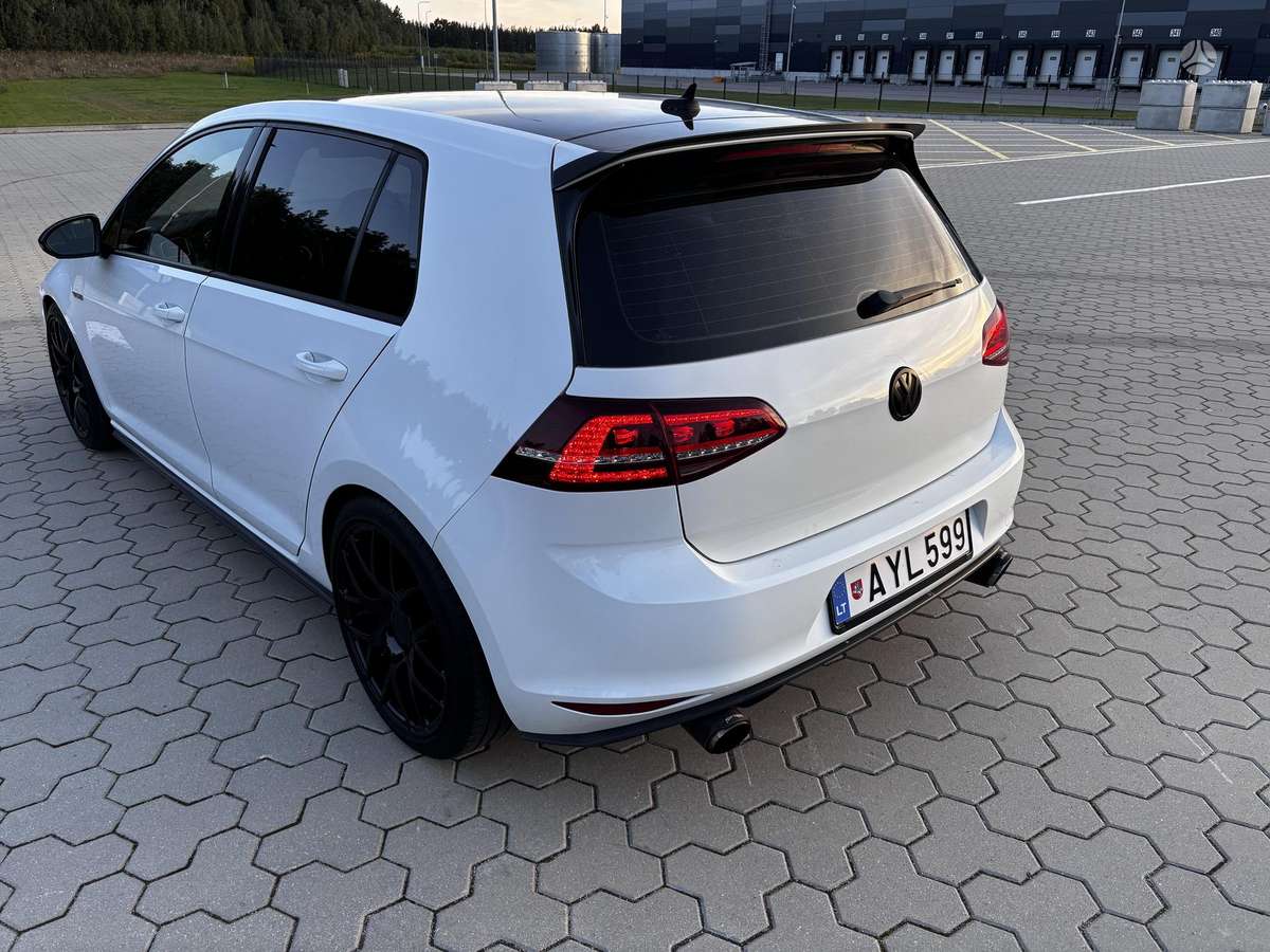 Volkswagen Golf - 7