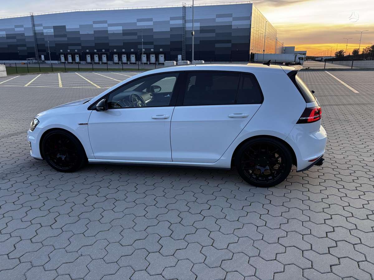 Volkswagen Golf - 9