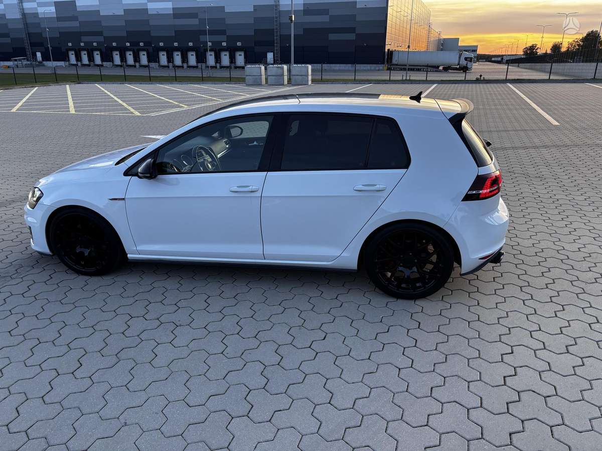 Volkswagen Golf - 10