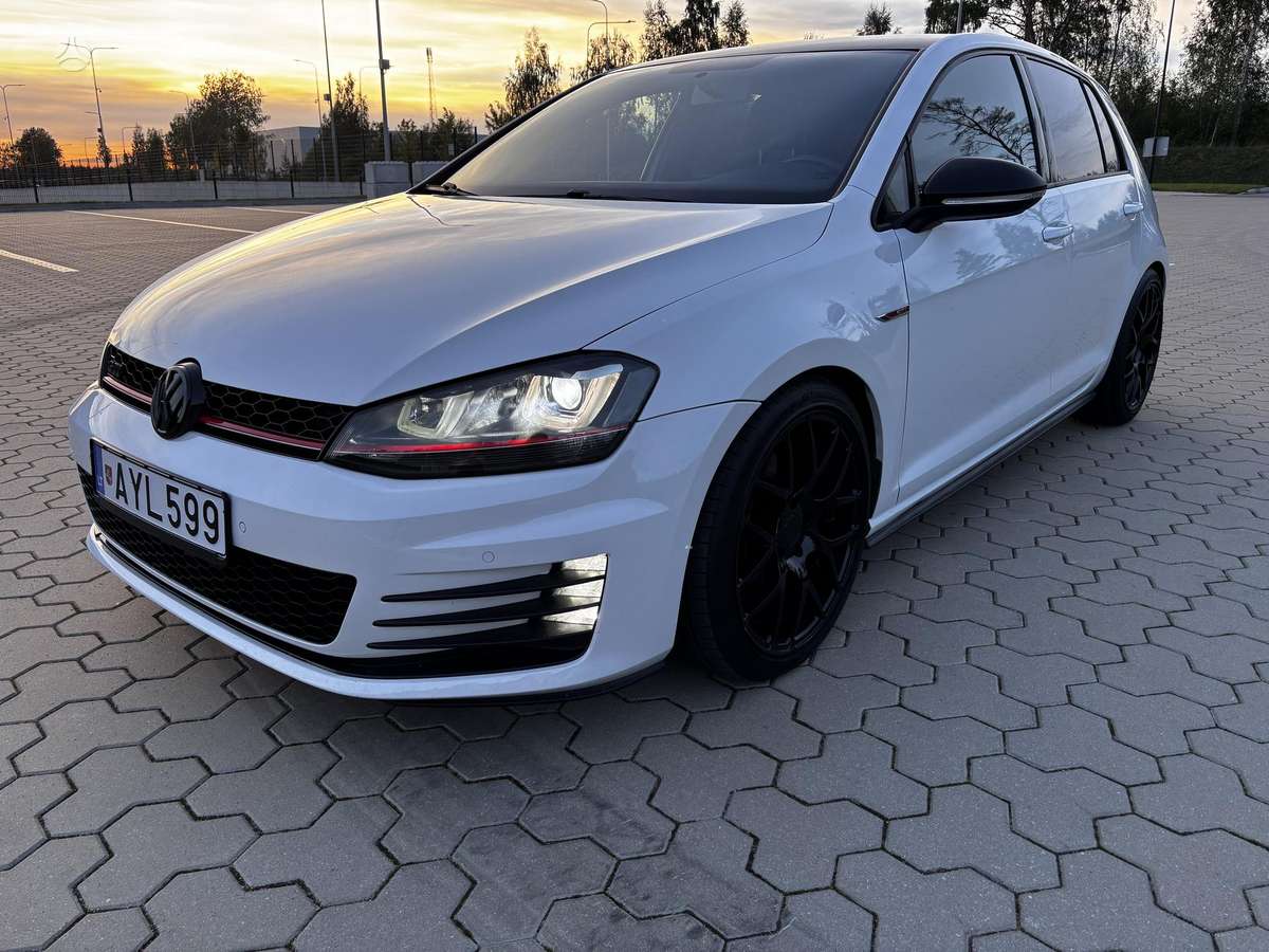 Volkswagen Golf - 11