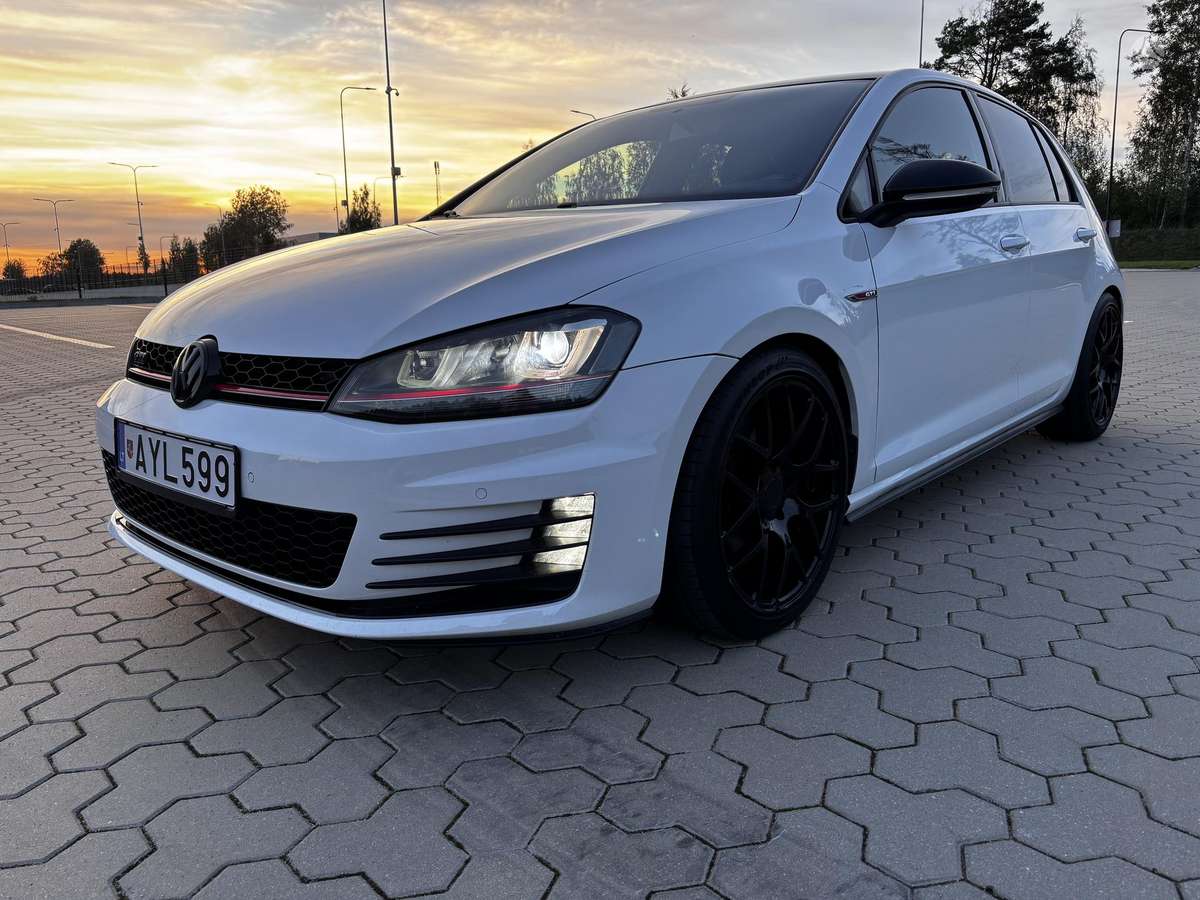 Volkswagen Golf - 12