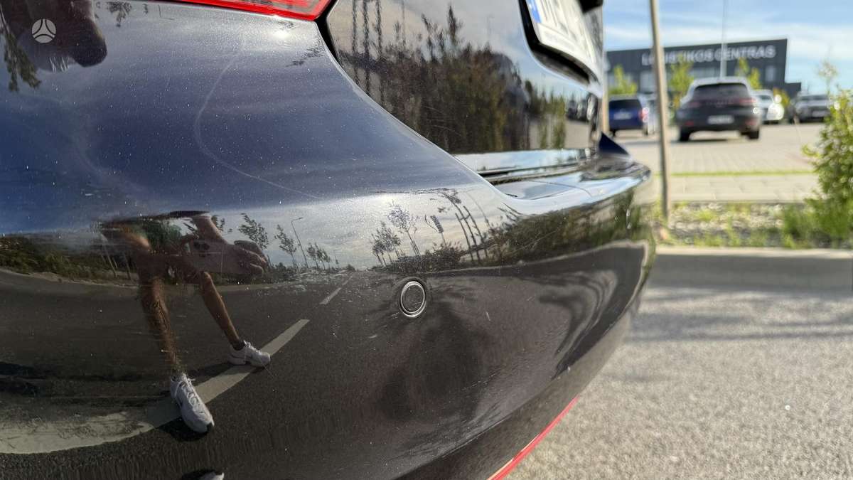Volkswagen Golf - 8
