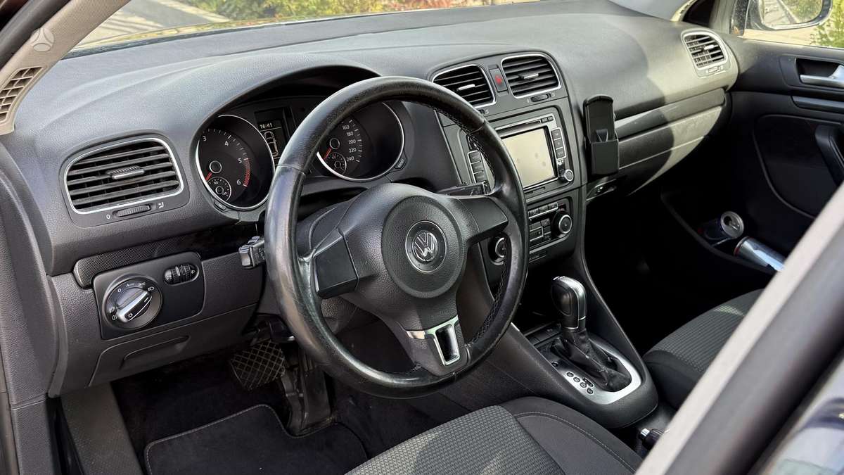 Volkswagen Golf - 11
