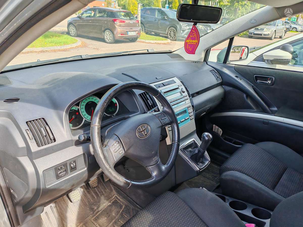 Toyota Corolla Verso - 6