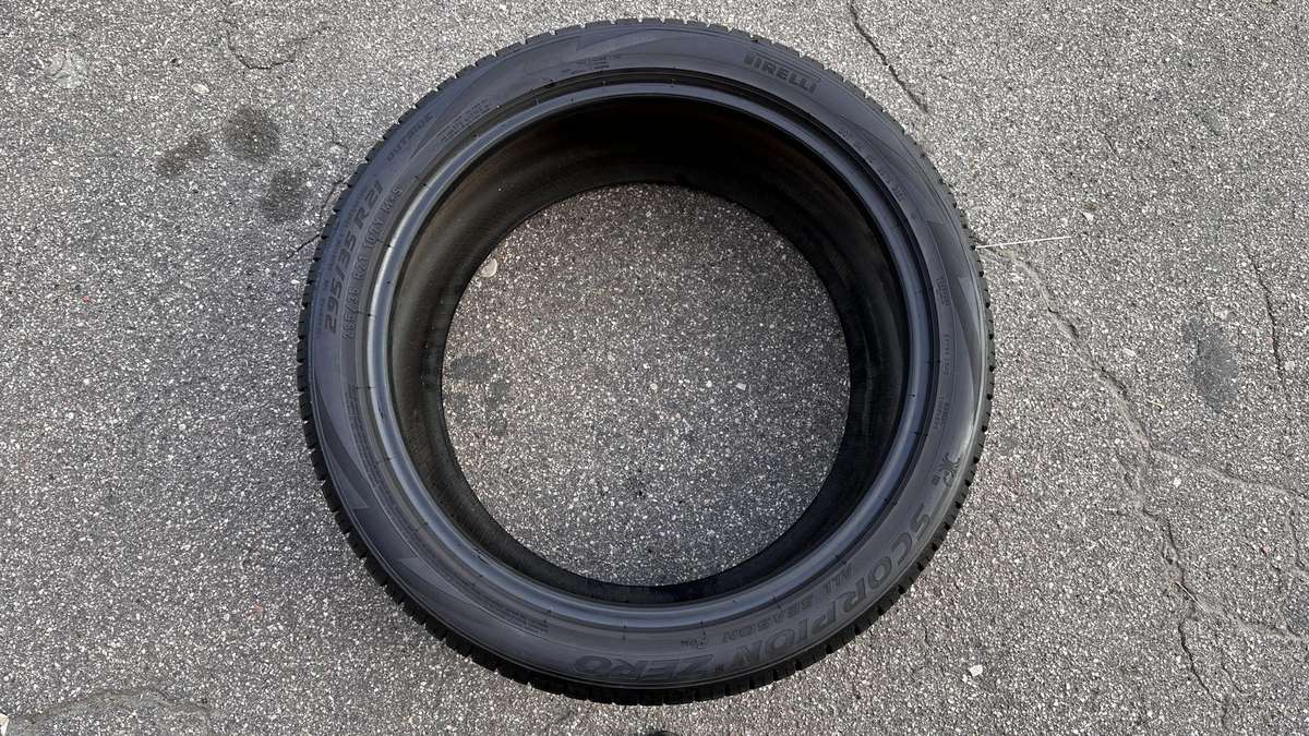 Pirelli SCORPION Zero, universalios 295/35 R21