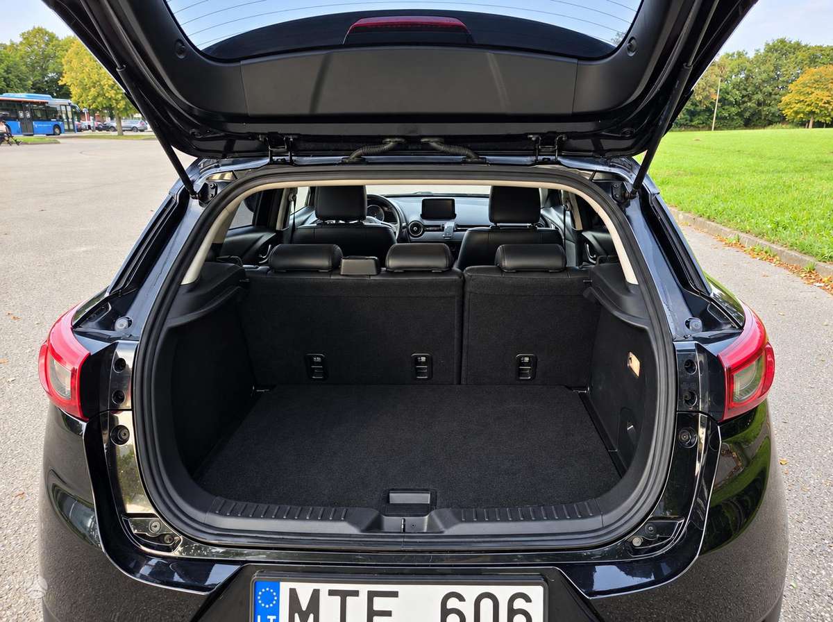 Mazda CX-3, 2.0 l., off-road / crossover