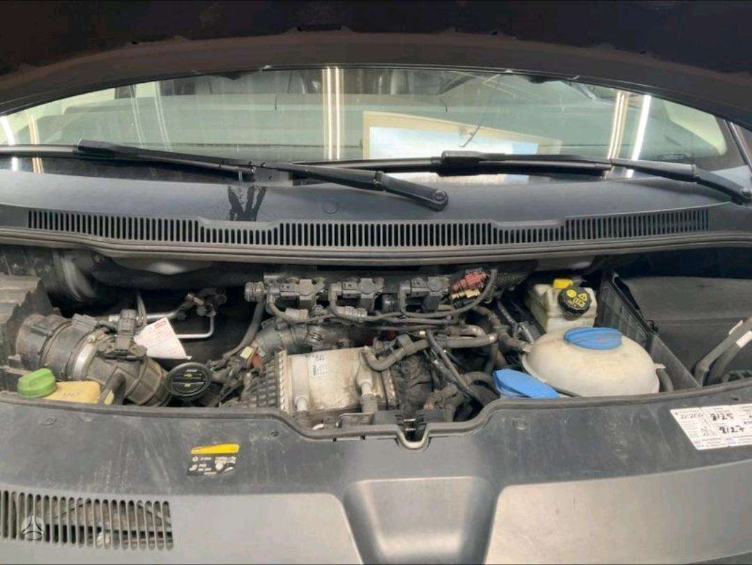 Volkswagen Multivan - 11