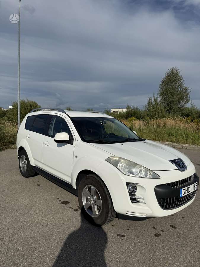 Peugeot 4007 - 8