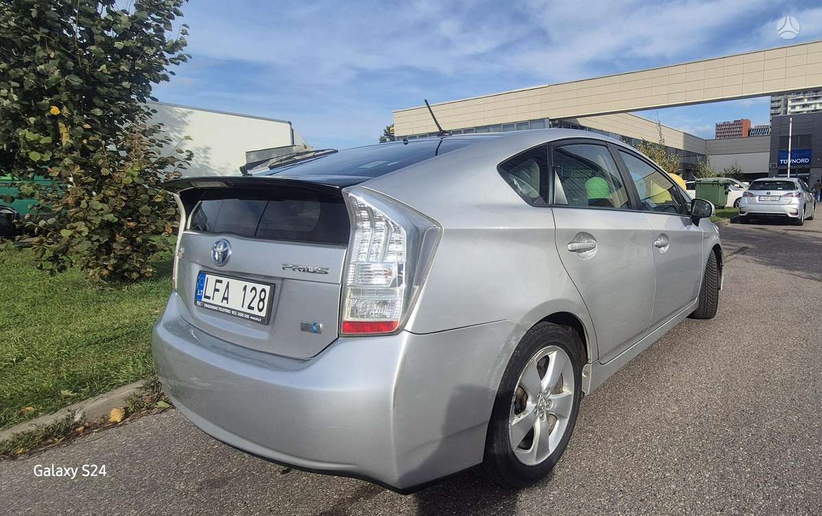 Toyota Prius - 5