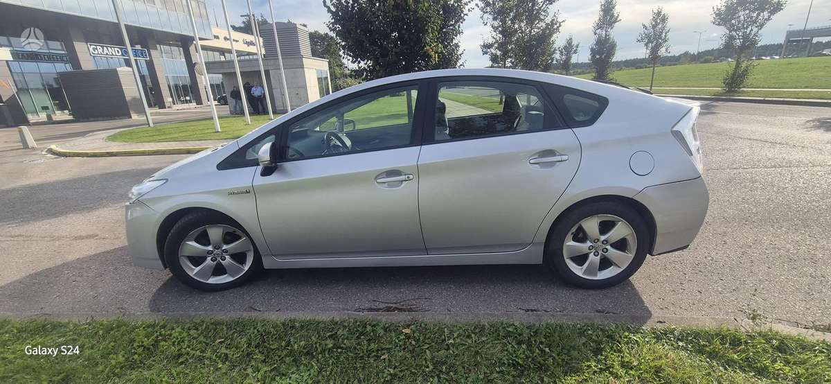 Toyota Prius - 4