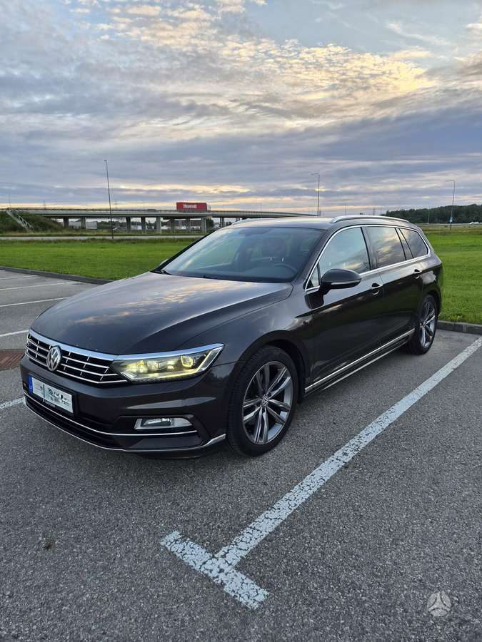 Volkswagen Passat - 1