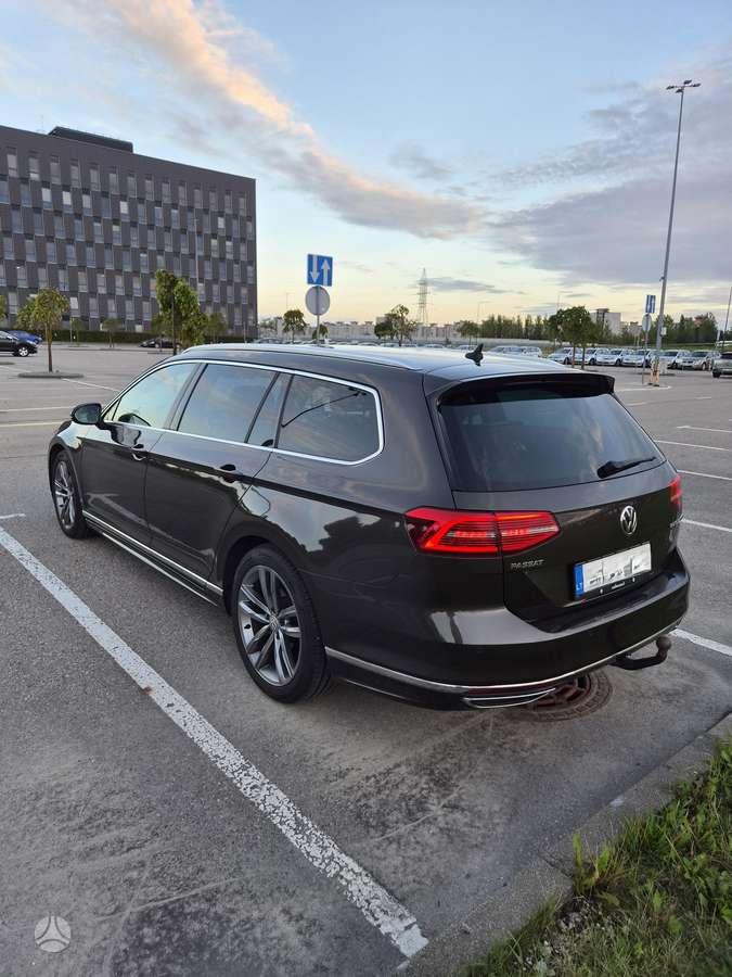 Volkswagen Passat - 4