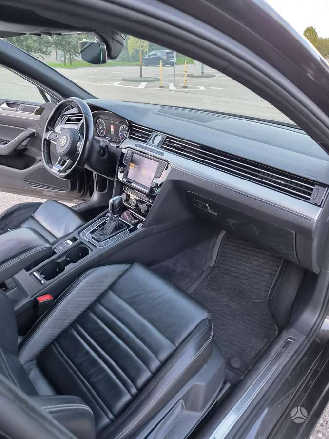 Volkswagen Passat - 11