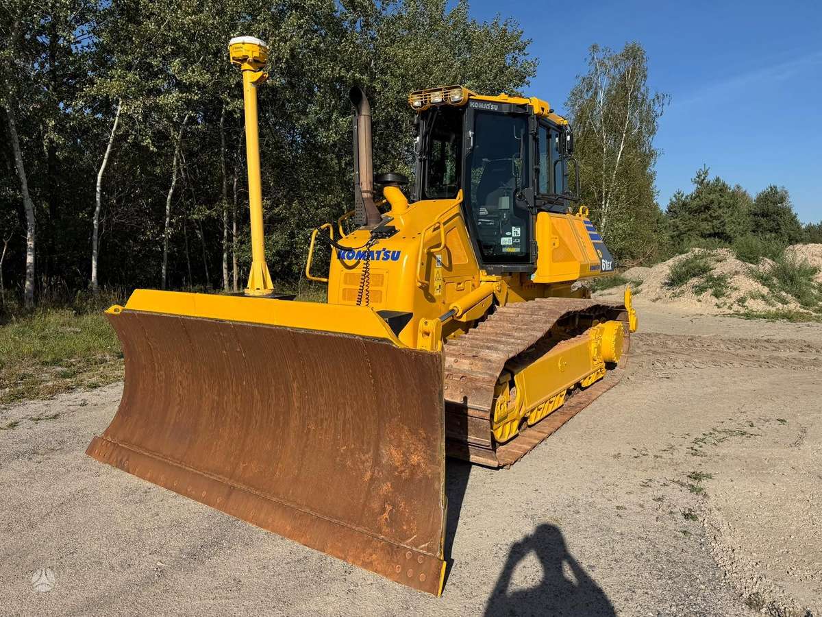 Komatsu D61EX-23, buldozeriai