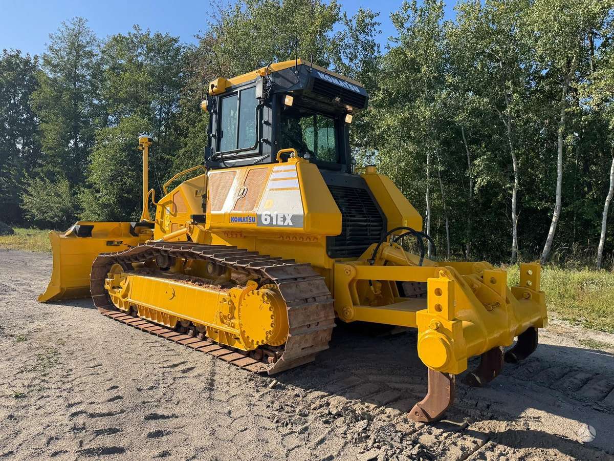 Komatsu D61EX-23, buldozeriai