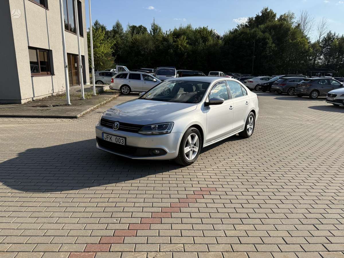 Volkswagen Jetta - 1