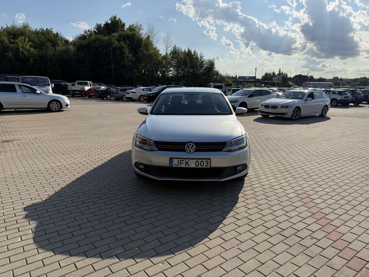 Volkswagen Jetta - 2