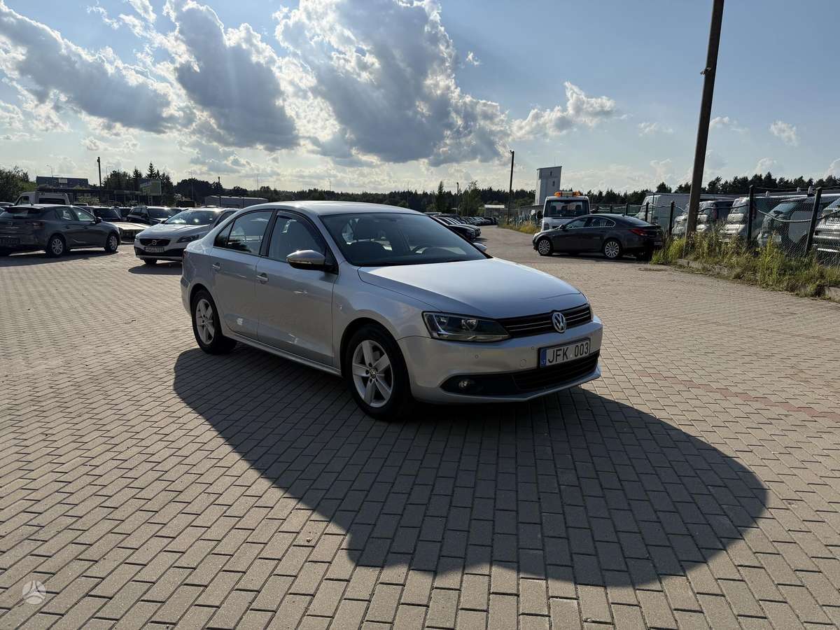 Volkswagen Jetta - 3