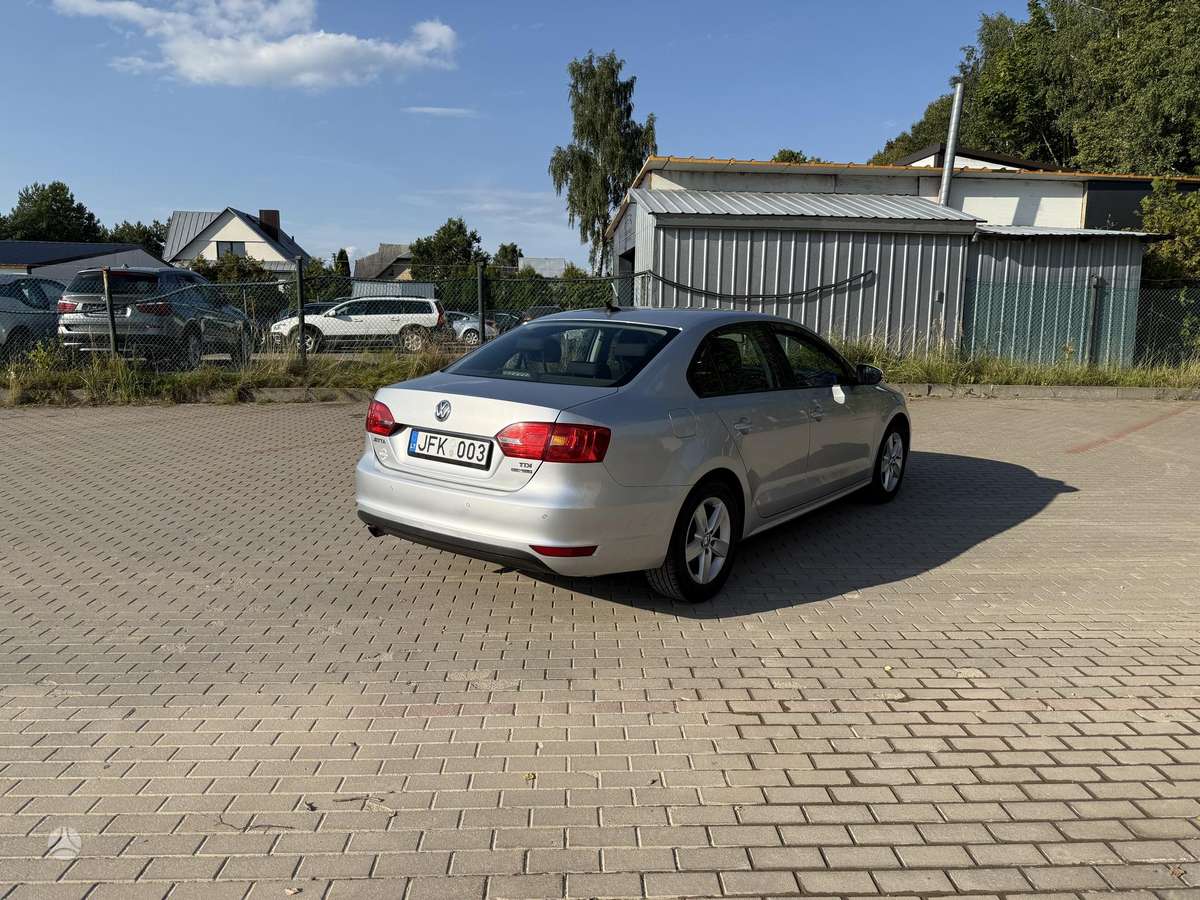 Volkswagen Jetta - 5