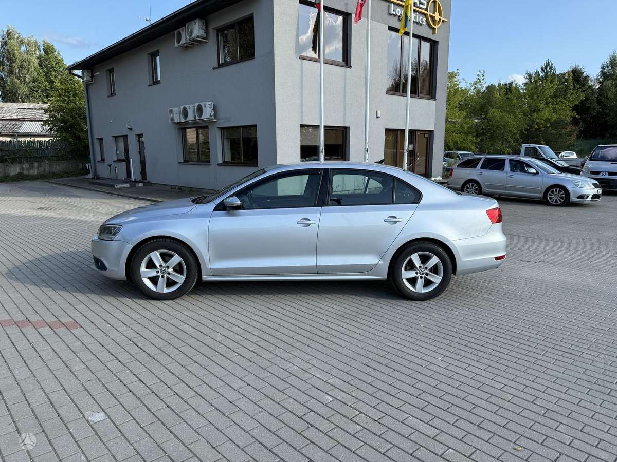 Volkswagen Jetta - 8