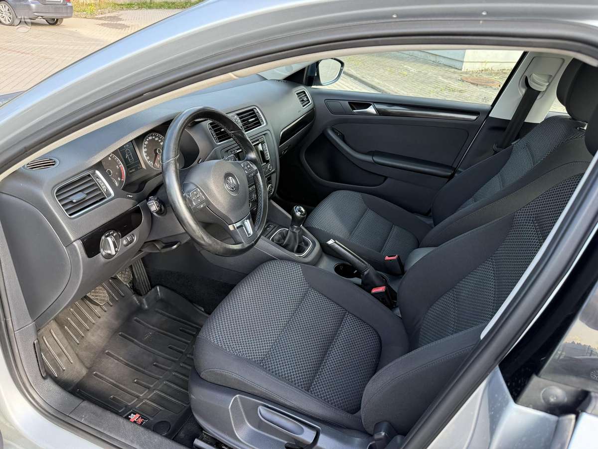 Volkswagen Jetta - 9