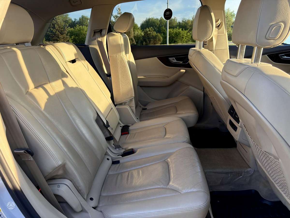 Audi Q7, 3.0 l., off-road / crossover