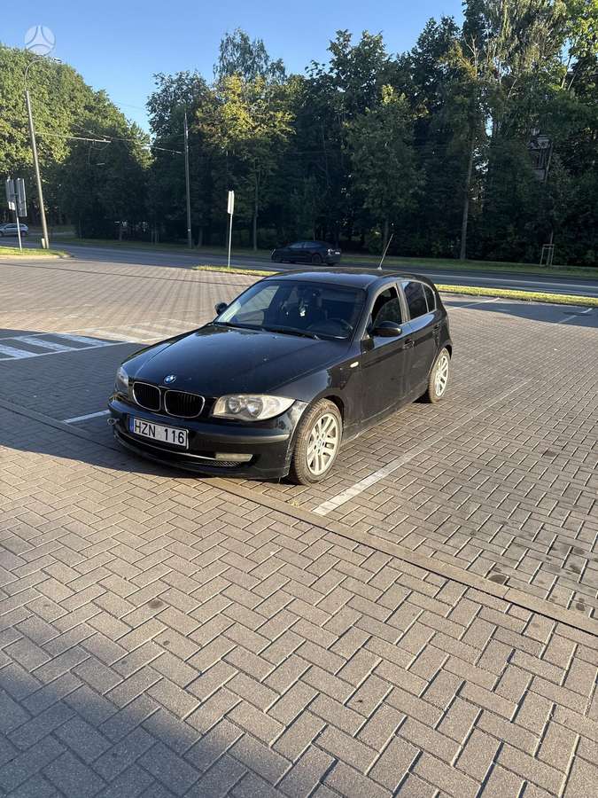 BMW 118, saloon / sedan