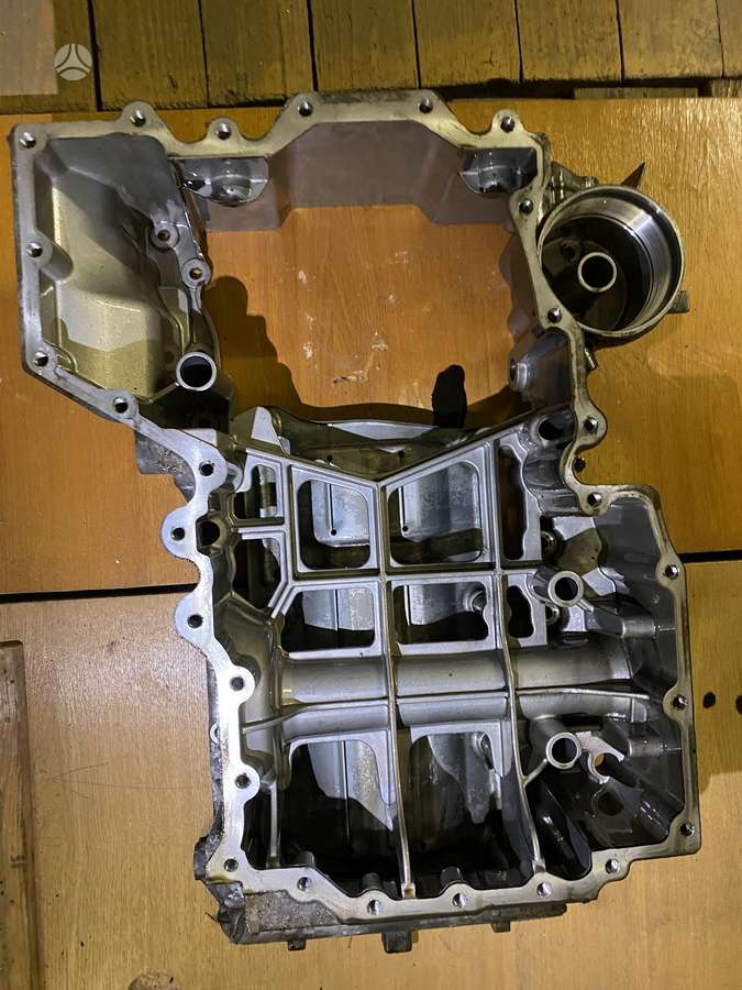 BMW 750, 8643439, детали двигателя
