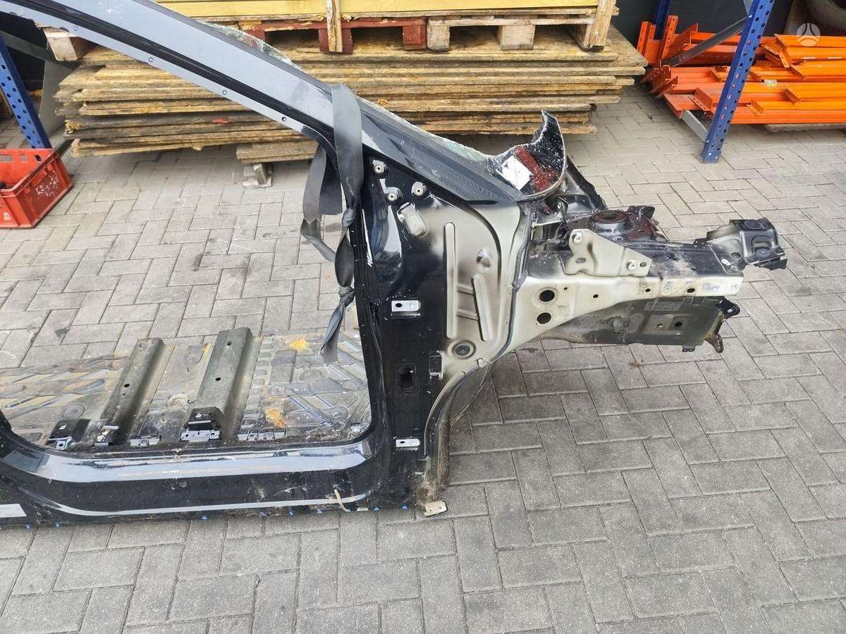 Audi Q4 e-tron hood (front, rear)