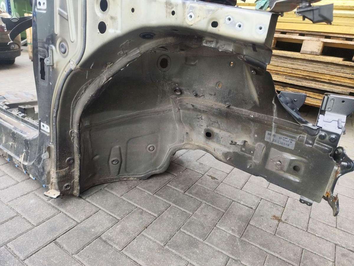 Audi Q4 e-tron hood (front, rear)