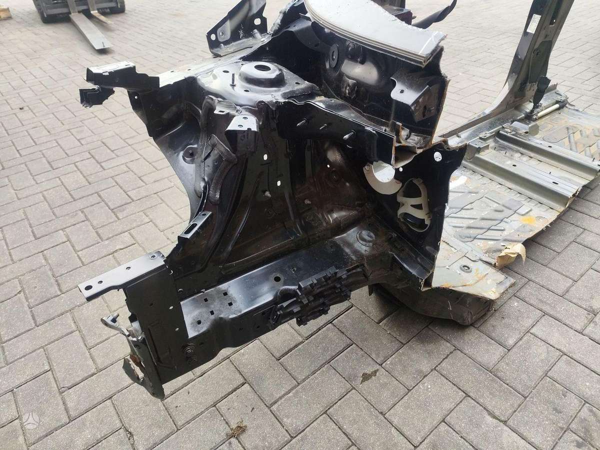 Audi Q4 e-tron dangtis (priekinis, galinis)