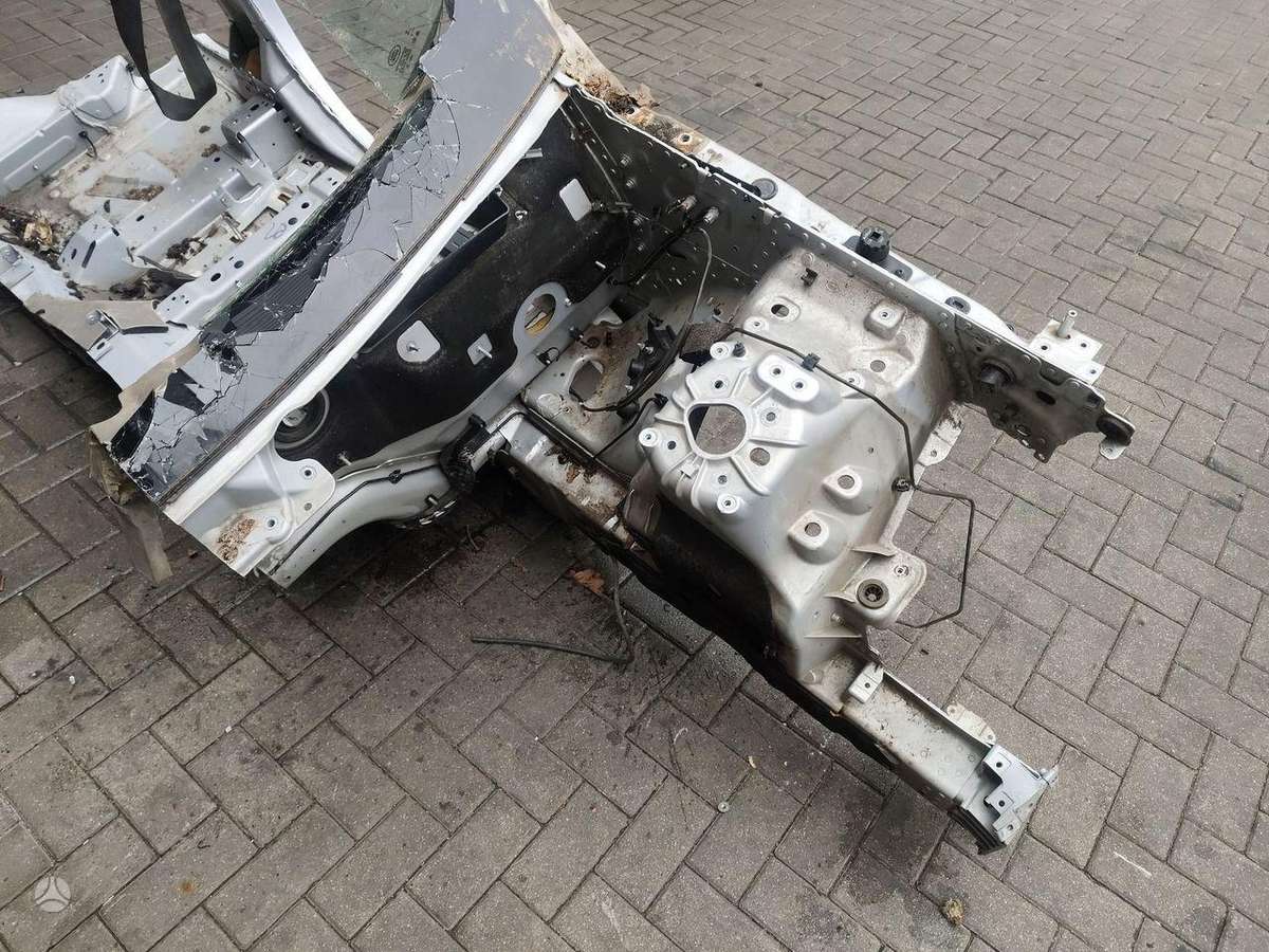 Land Rover Discovery hood (front, rear)