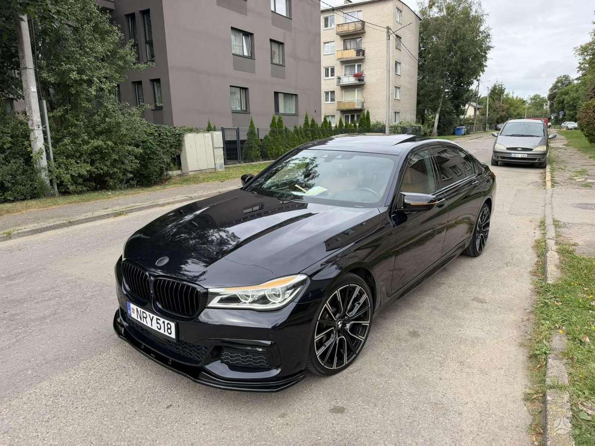 BMW 750, 4.4 l., Седан