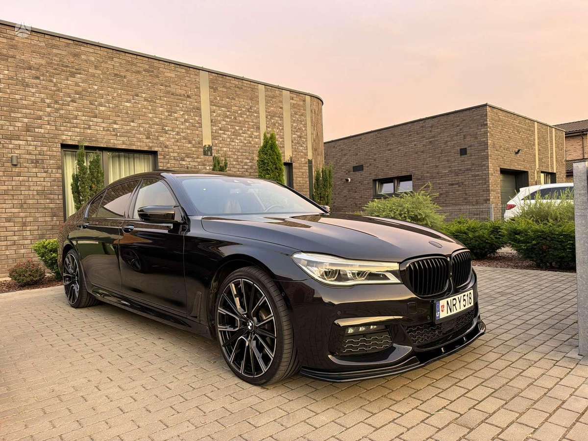 BMW 750, 4.4 l., Седан