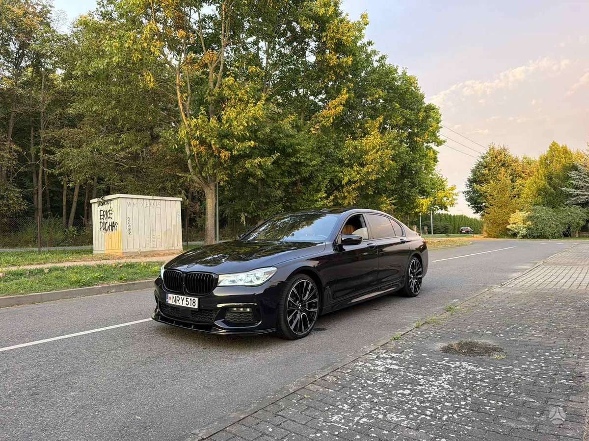 BMW 750, 4.4 l., Седан