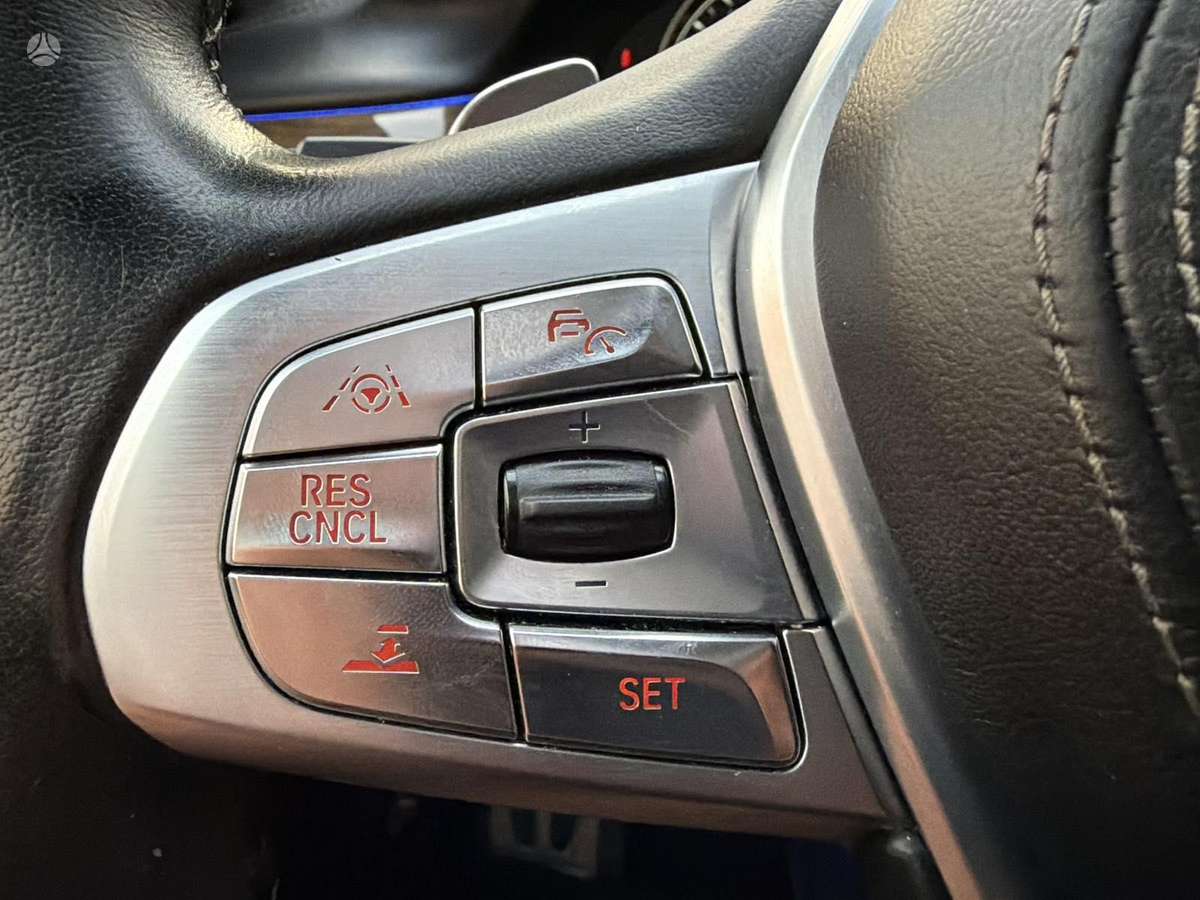 BMW 750, 4.4 l., Седан