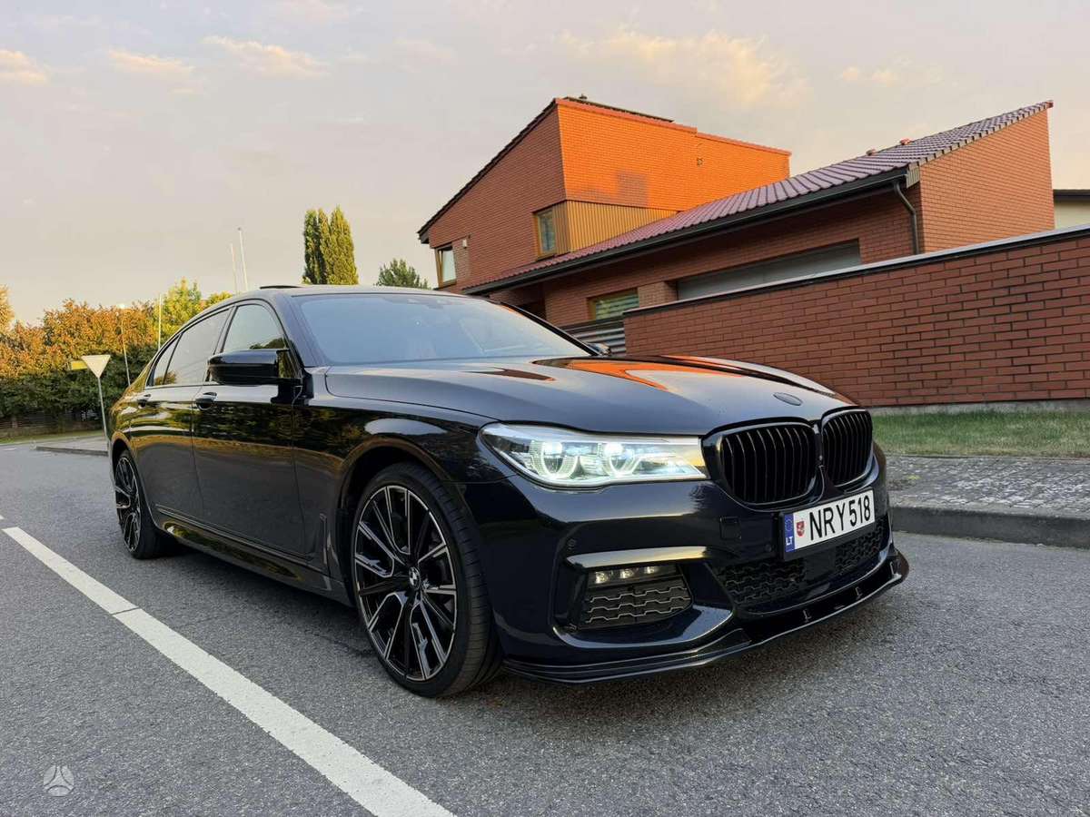 BMW 750, 4.4 l., Седан