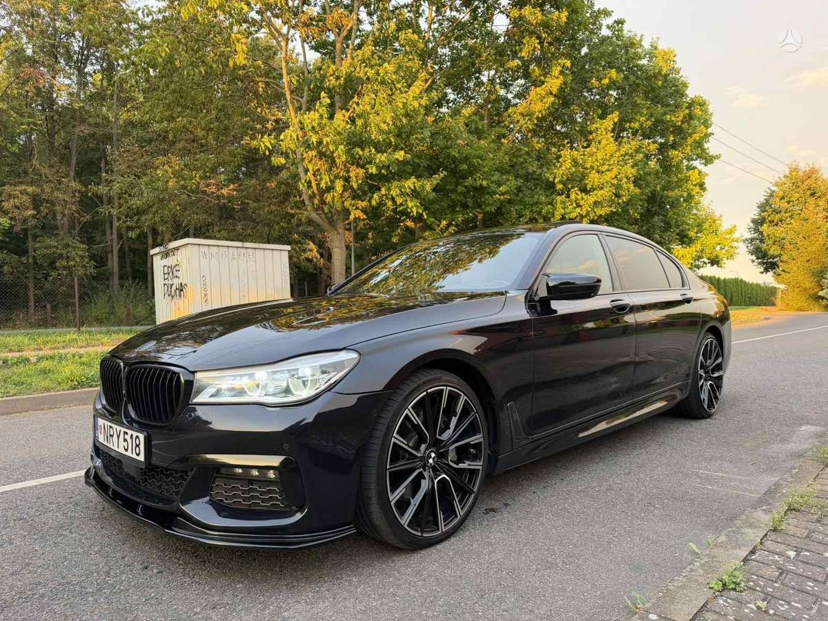 BMW 750, 4.4 l., Седан