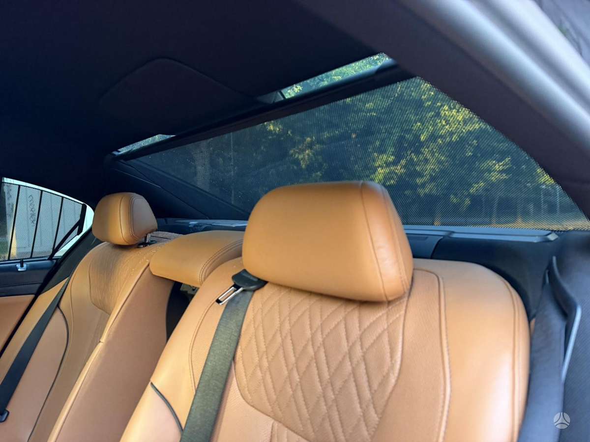 BMW 750, 4.4 l., Седан