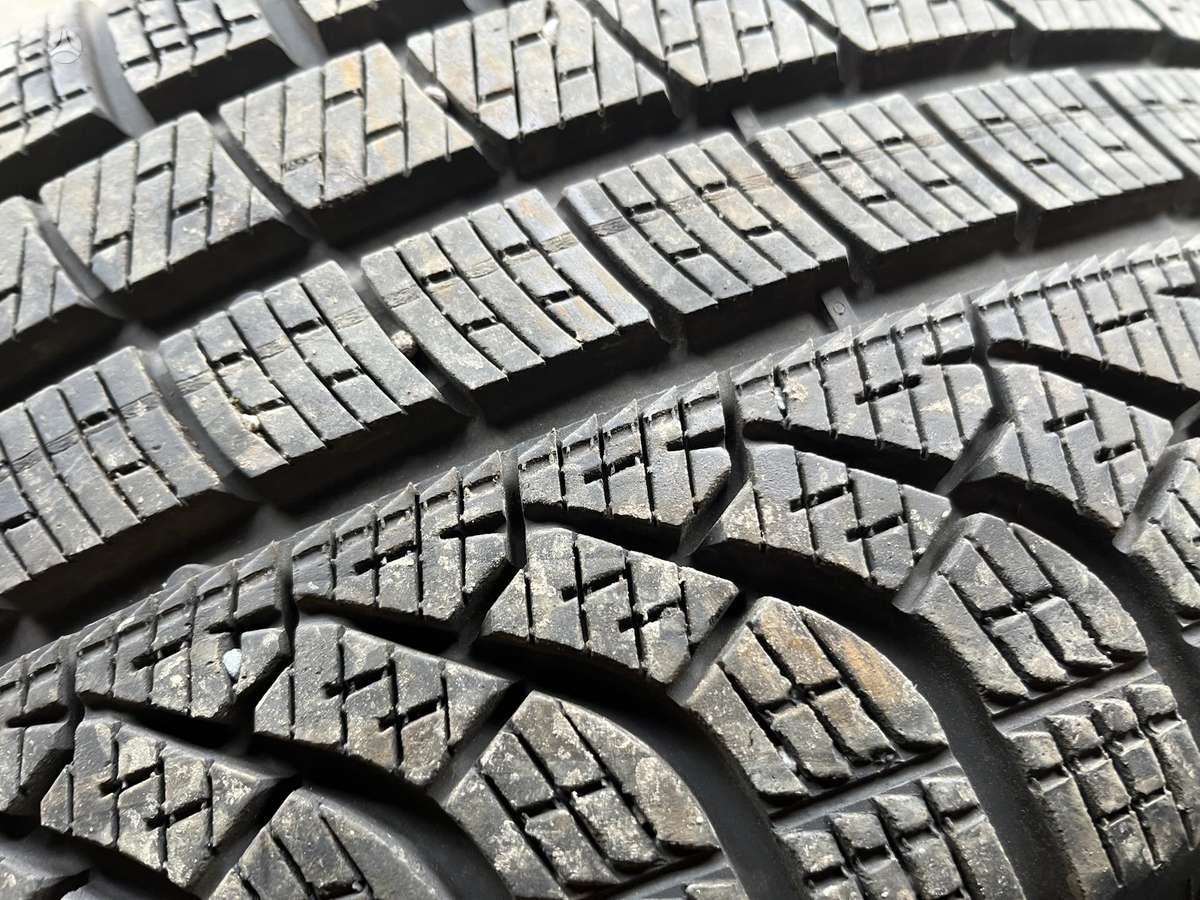 Pirelli PZero  Winter mo*, зимние 245/45 R19