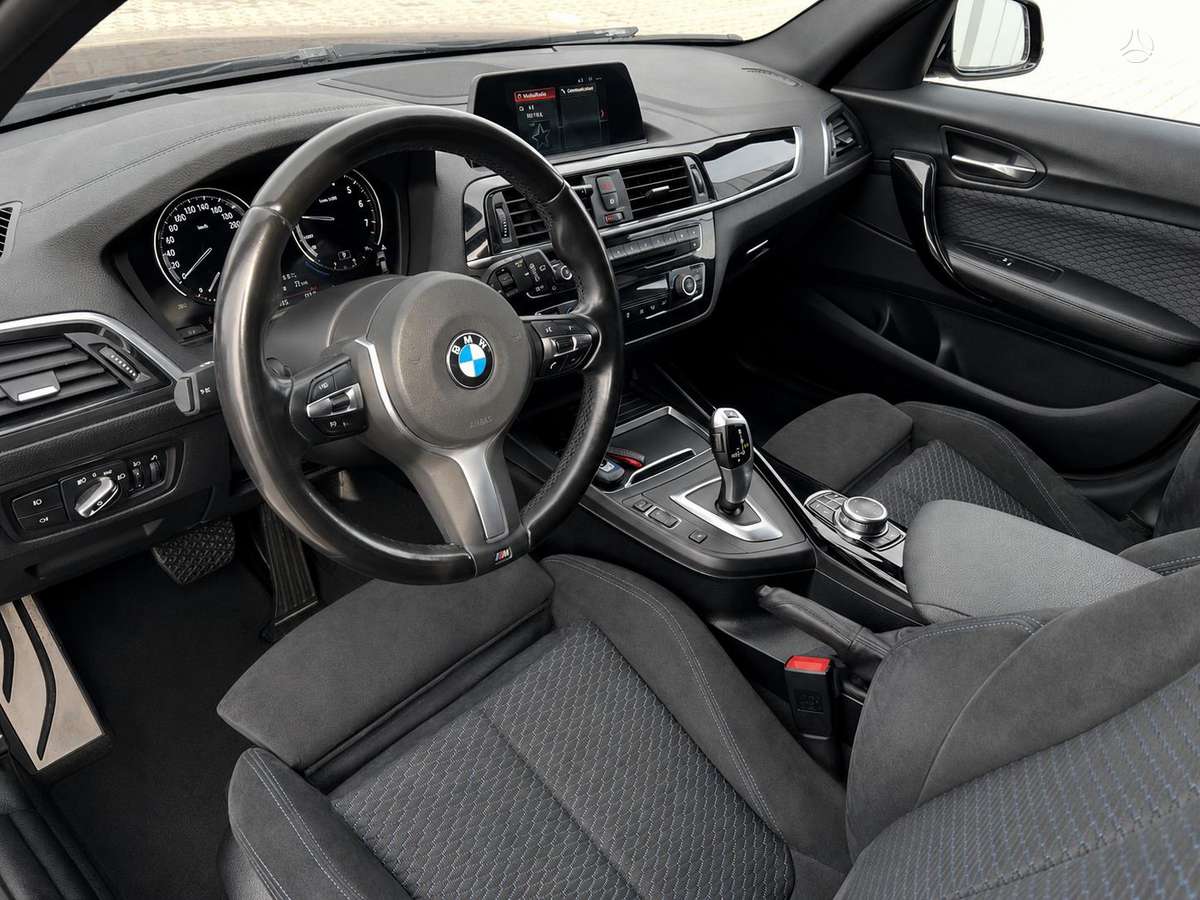 BMW 118, 1.5 l., Хэтчбек