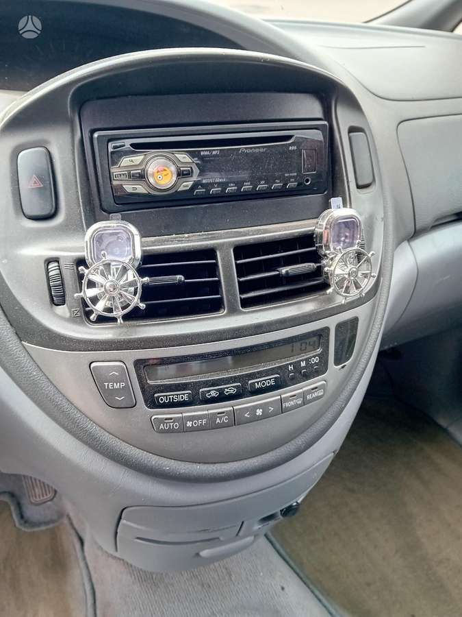 Toyota Previa - 9
