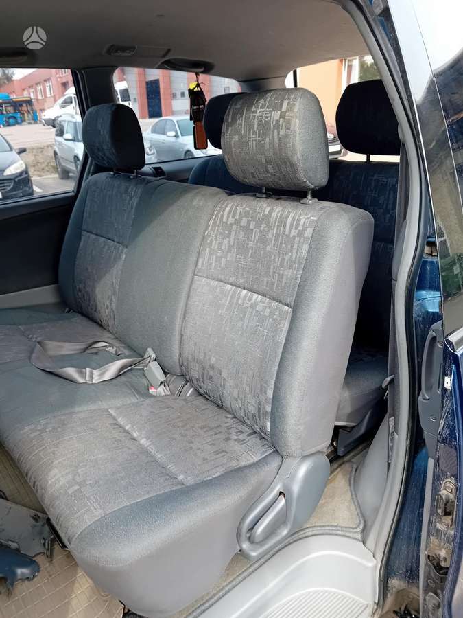 Toyota Previa - 12