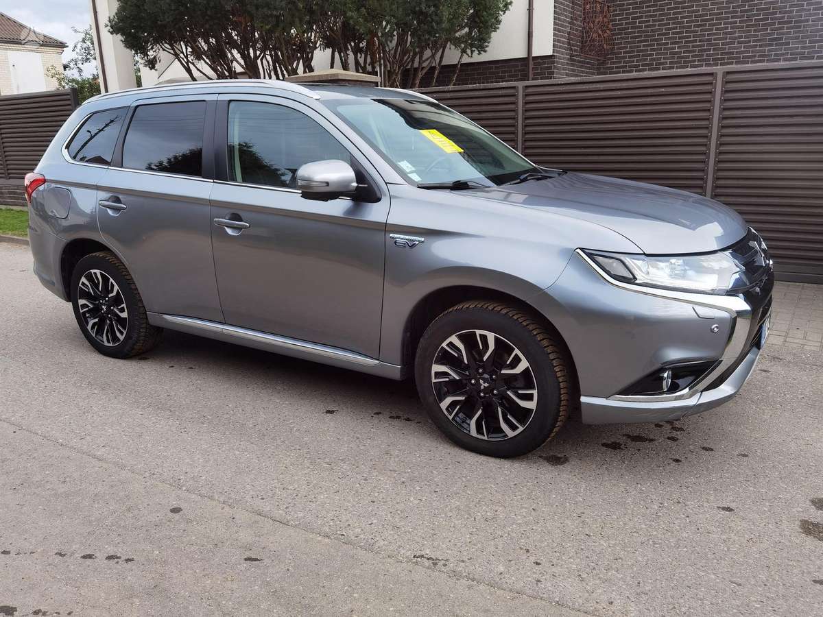 Mitsubishi Outlander - 6