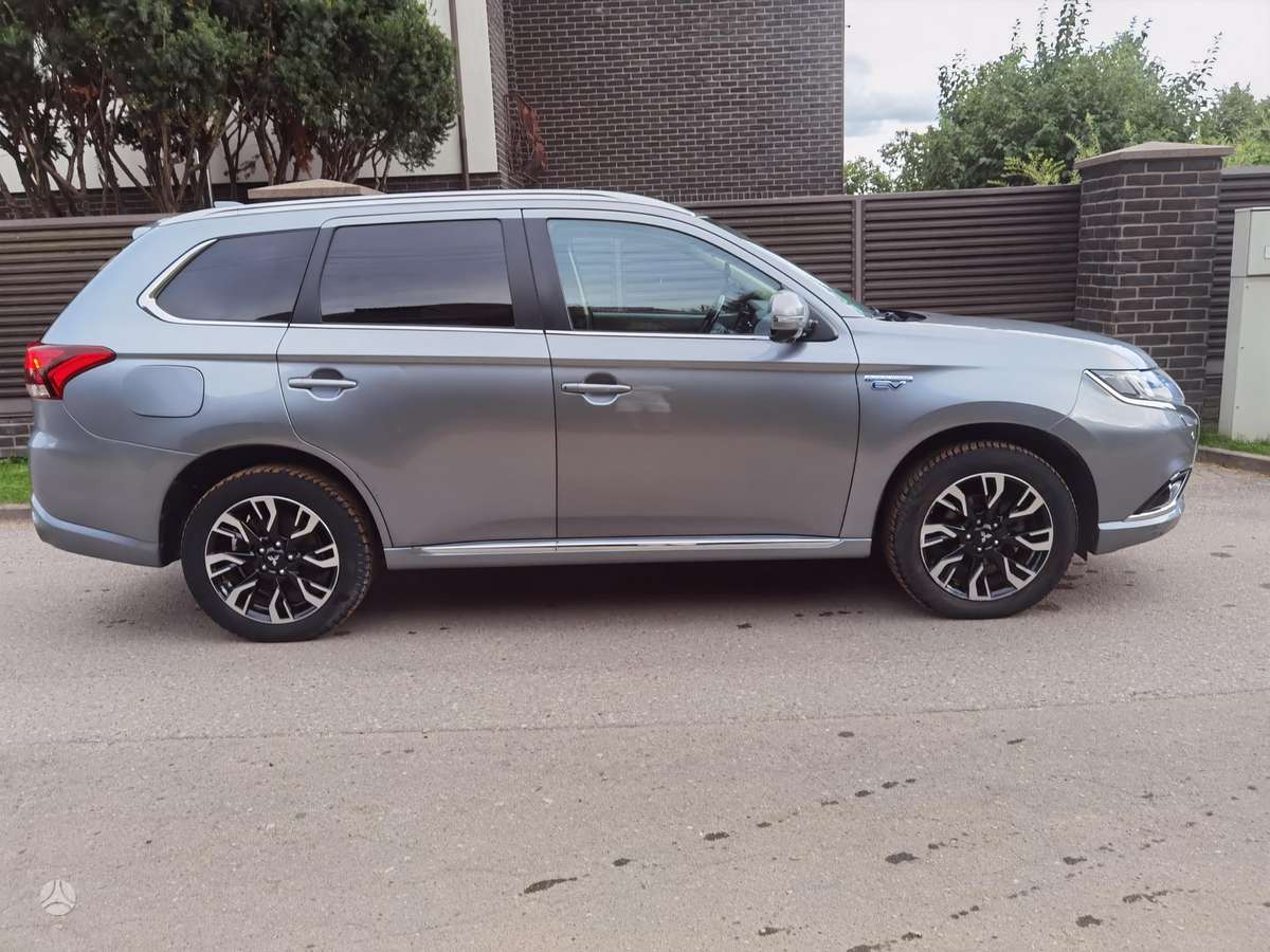 Mitsubishi Outlander - 9