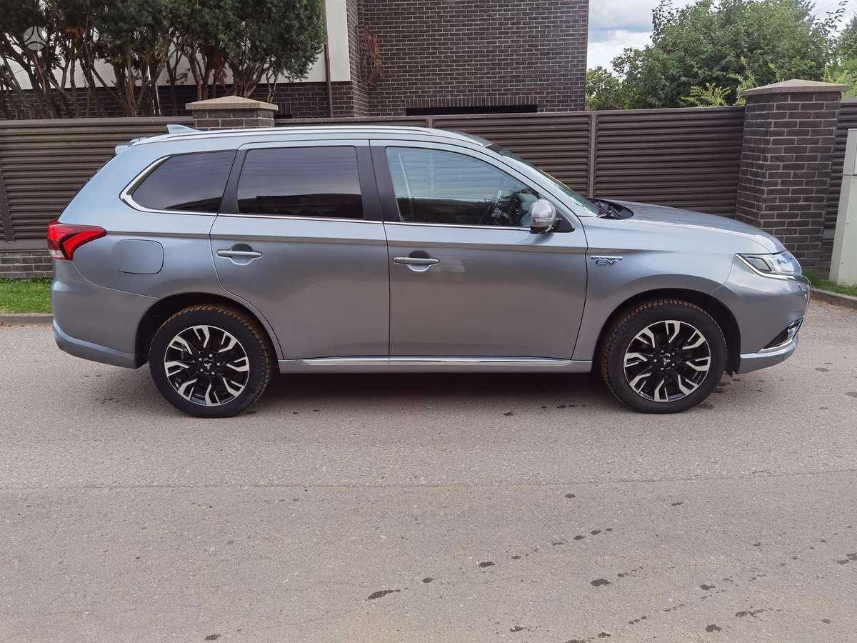 Mitsubishi Outlander - 4